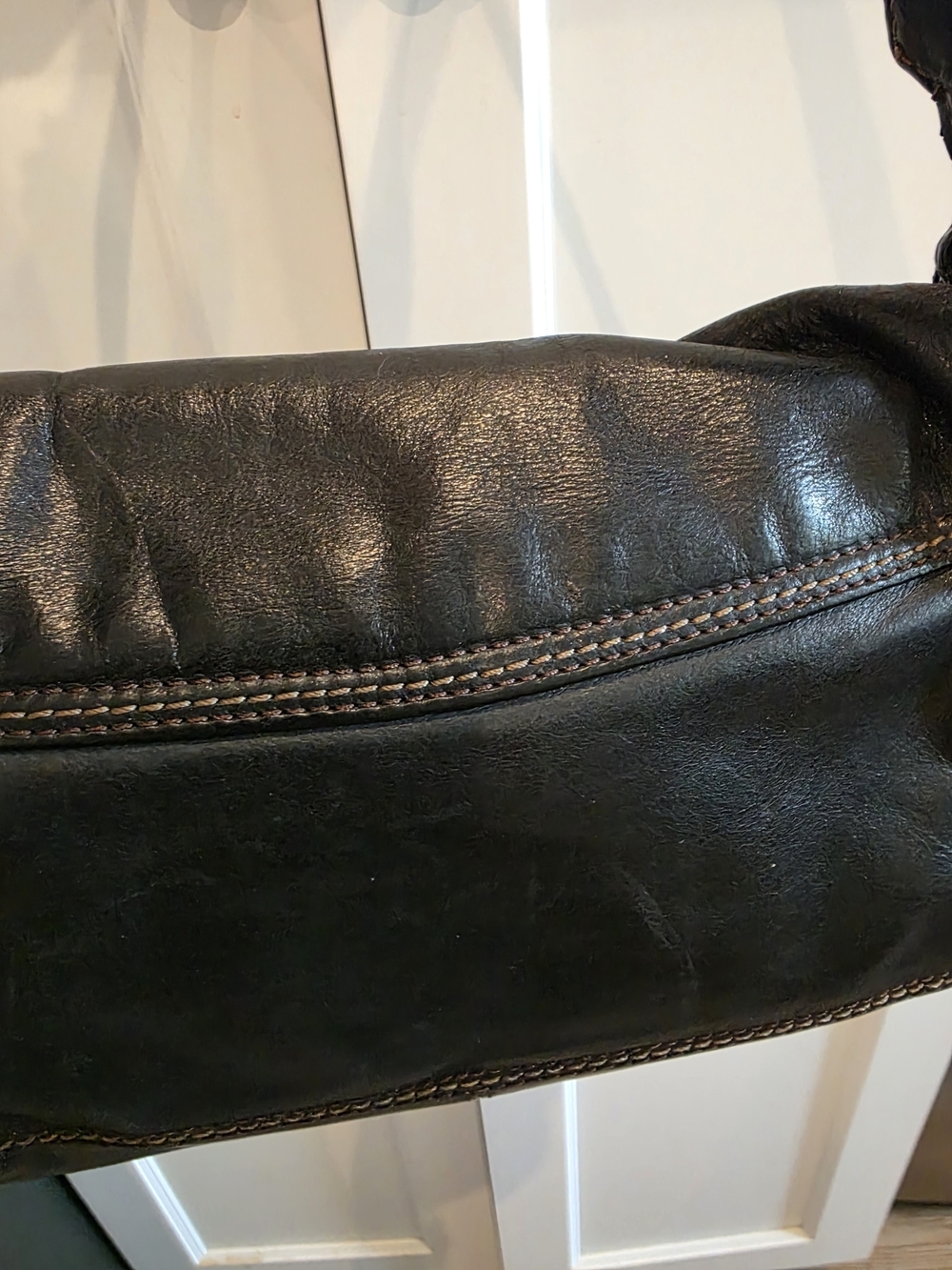 Fossil Vintage Black Leather Flap Closure Shoulder Bag - Picture 4 of 11